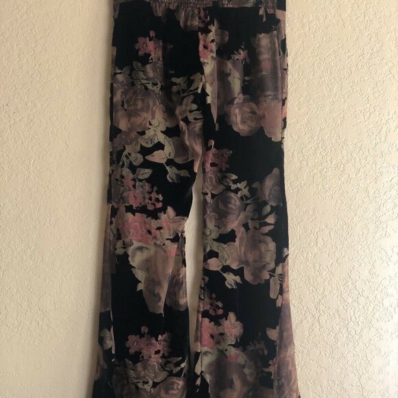 Flynn Skye Womens Black Floral Patty Flare Pant - Picture 14 of 14